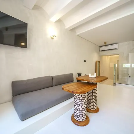 Amelia Luxury Old Town דירה